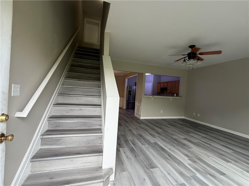 1917 Dilcrest Drive Property Photo 6