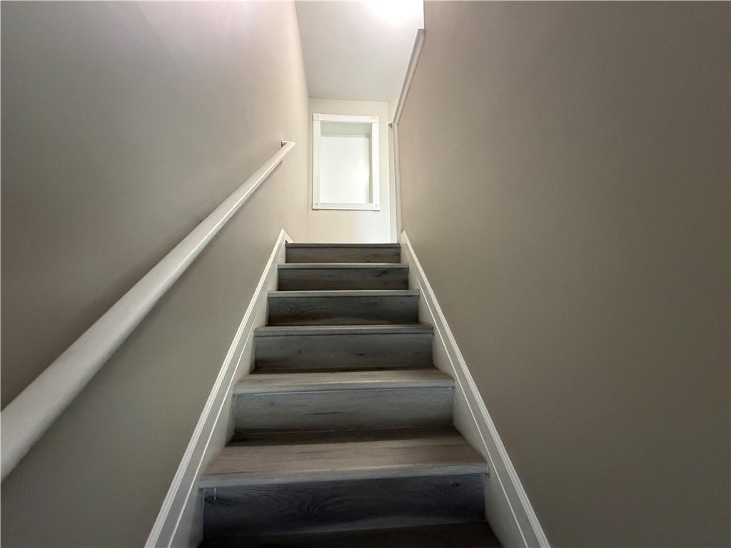 1917 Dilcrest Drive Property Photo 8