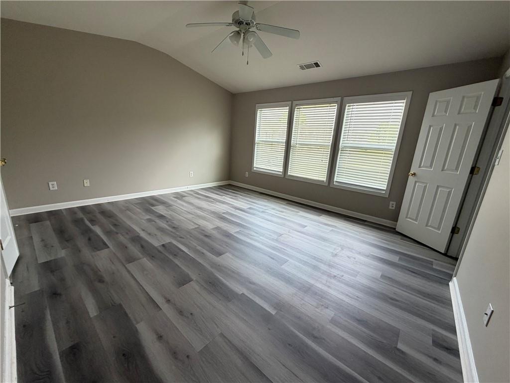1917 Dilcrest Drive Property Photo 9