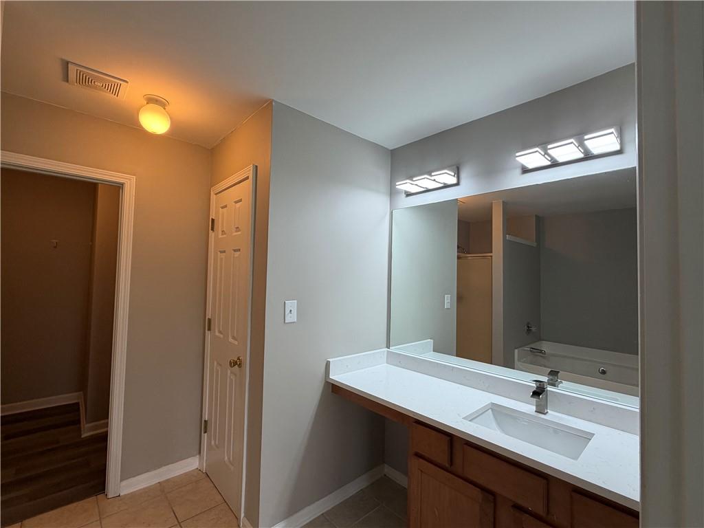 1917 Dilcrest Drive Property Photo 10