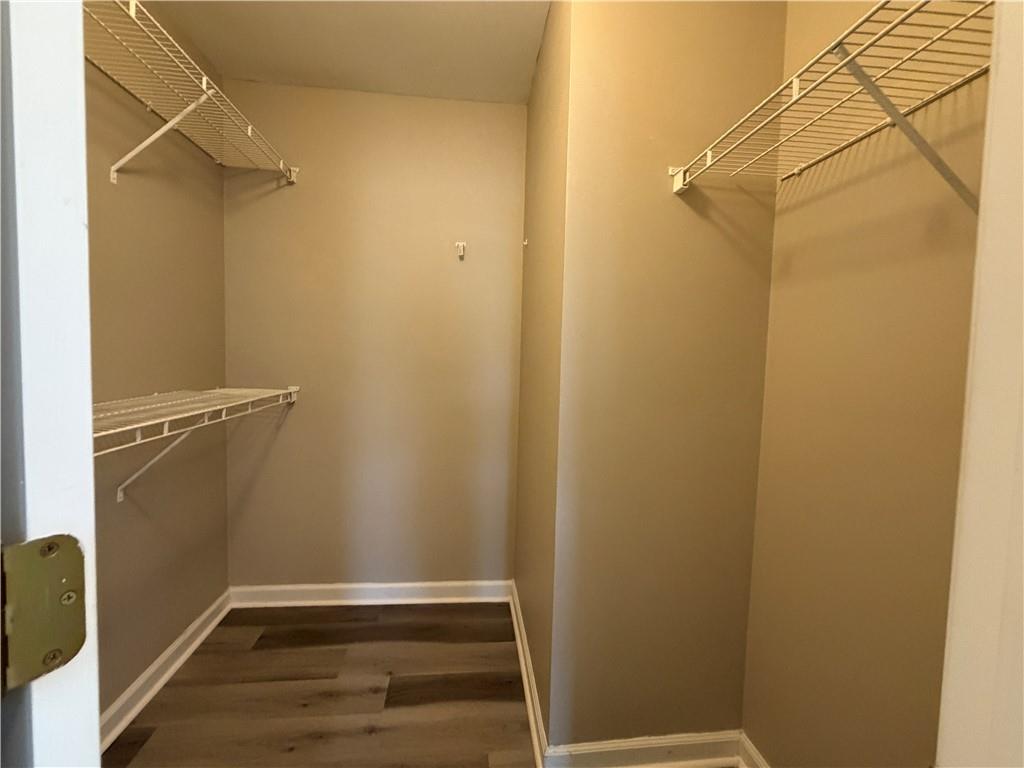 1917 Dilcrest Drive Property Photo 12