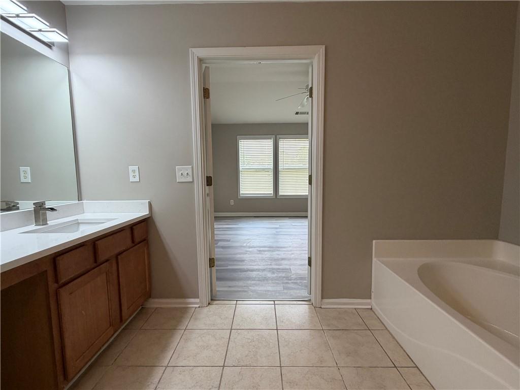1917 Dilcrest Drive Property Photo 13