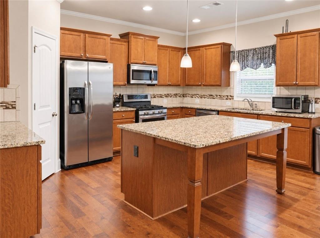 1200 Newbridge Circle Property Photo 6