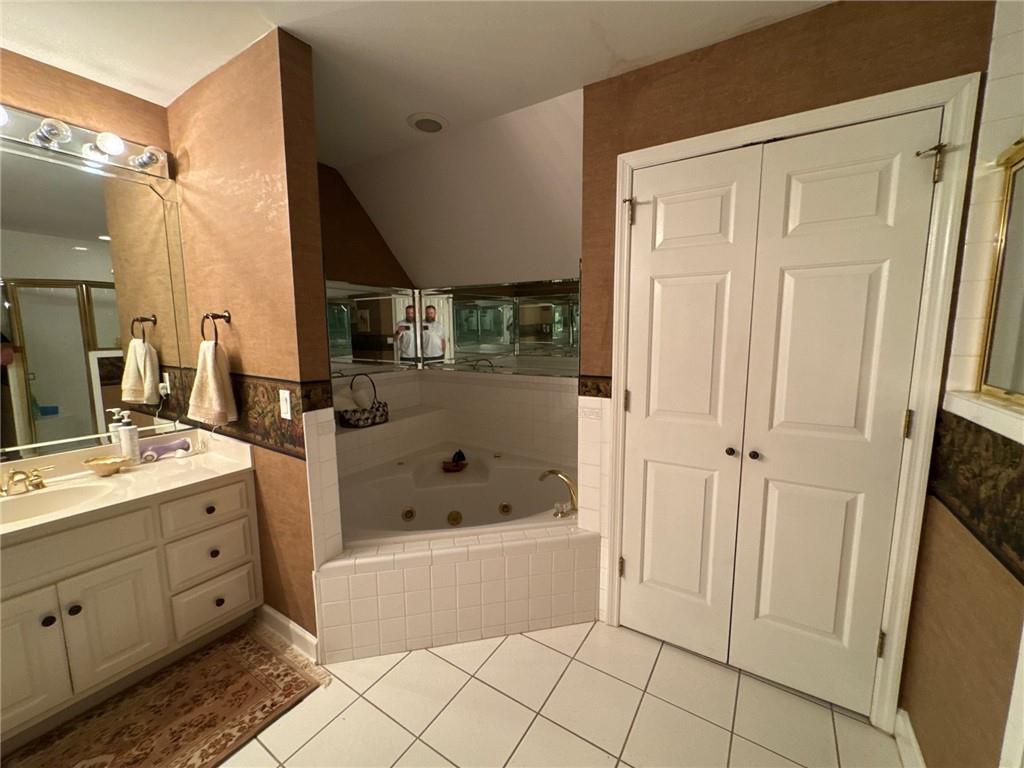 1575 Windstone Drive Property Photo 5