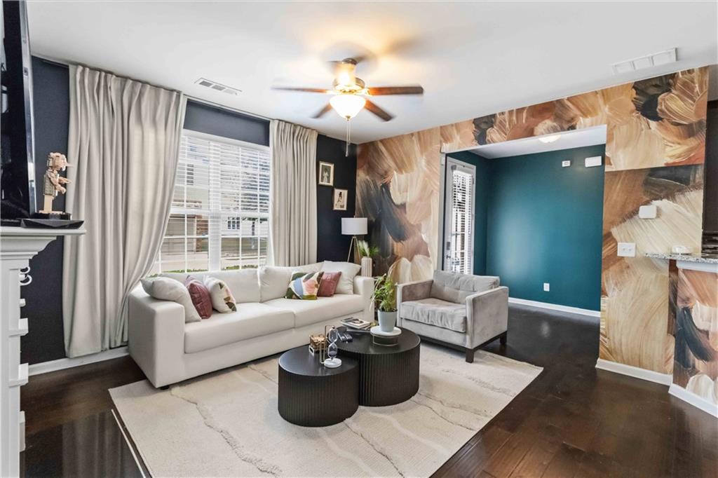 5708 Radford Loop Property Photo 4