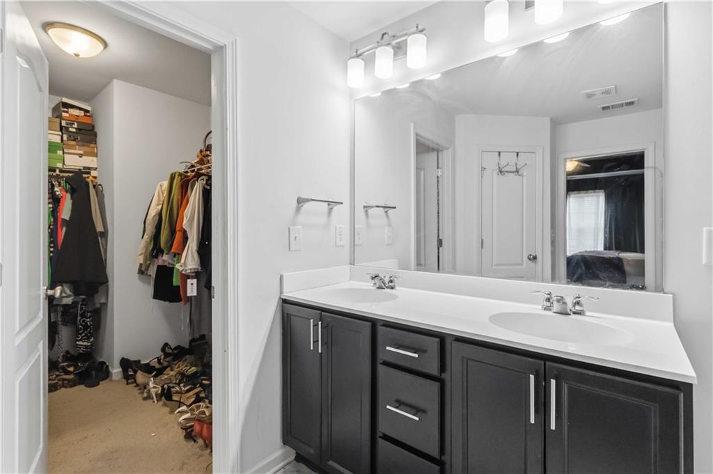 5708 Radford Loop Property Photo 13