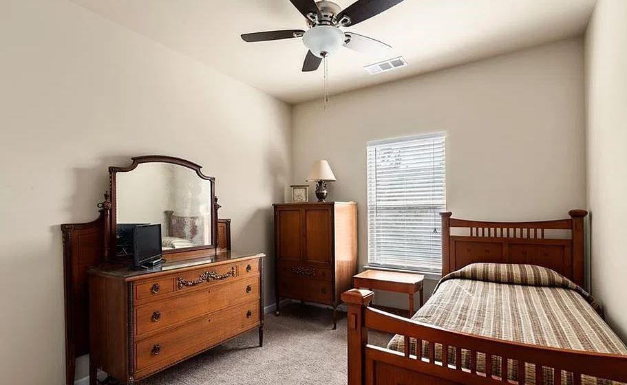 629 Oakside Place Property Photo 3