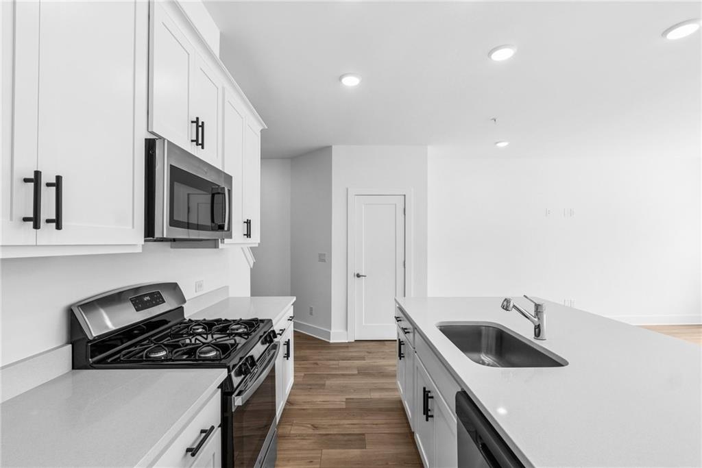 206 Redbud Road Property Photo 8