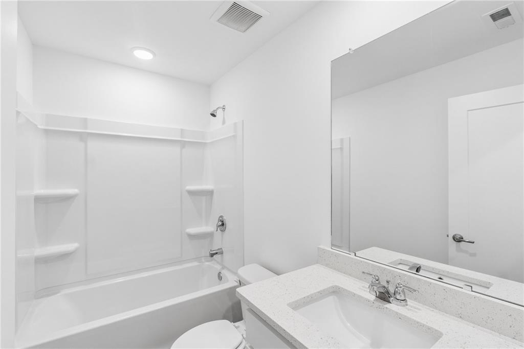 206 Redbud Road Property Photo 16