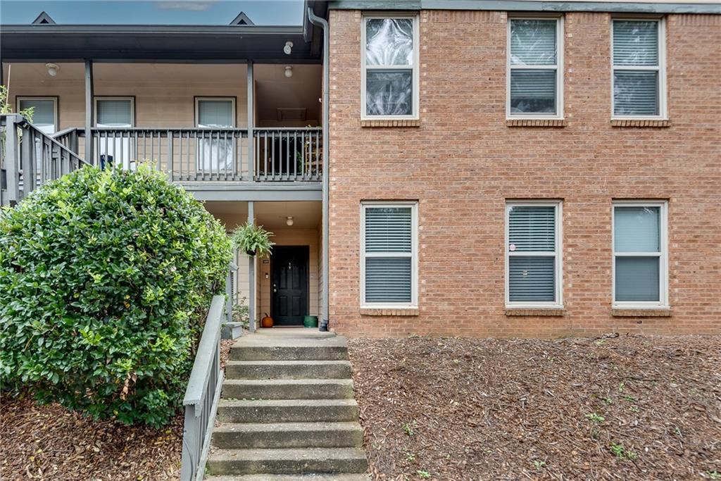 1605 Beaumont Circle Property Photo 2