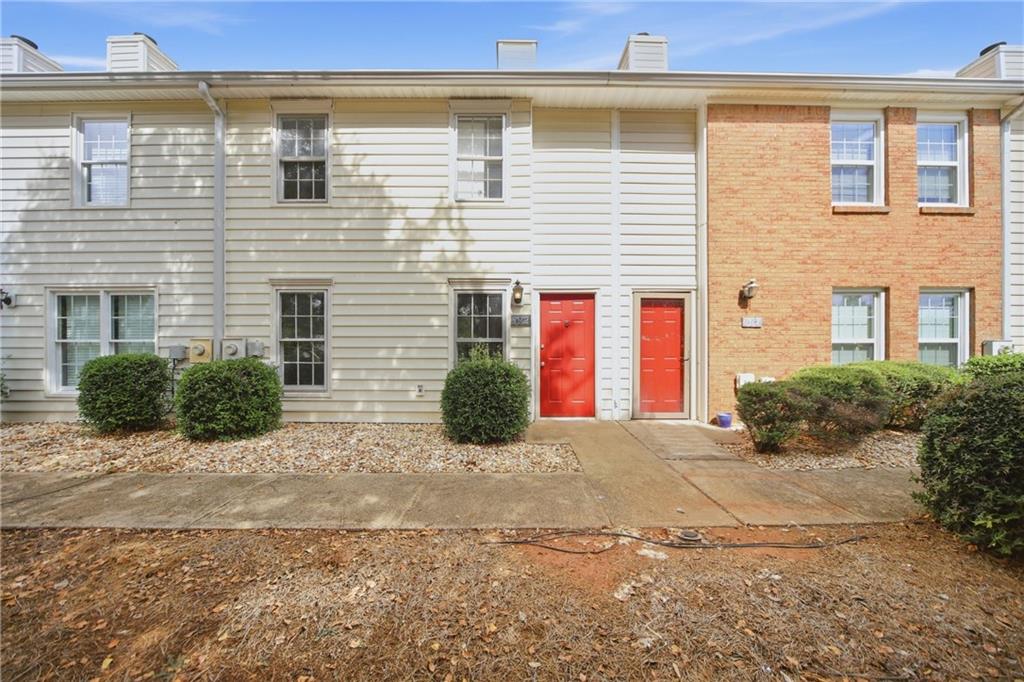 992 Old Holcomb Bridge Road Property Photo 1