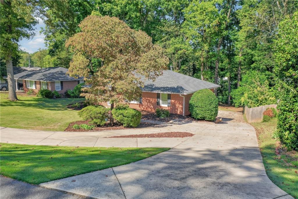 2085 Clearwater Drive Property Photo 1