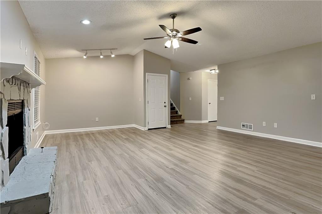2211 Grayfield Drive Property Photo 3