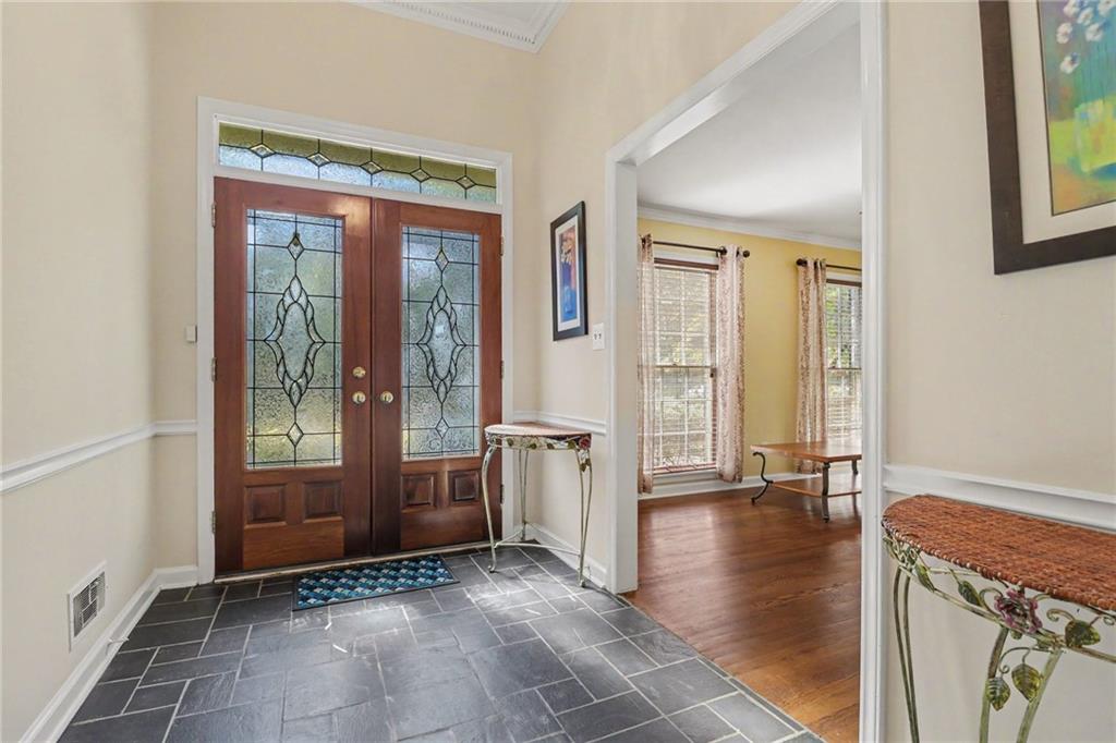 2027 Gainsborough Drive Property Photo 3