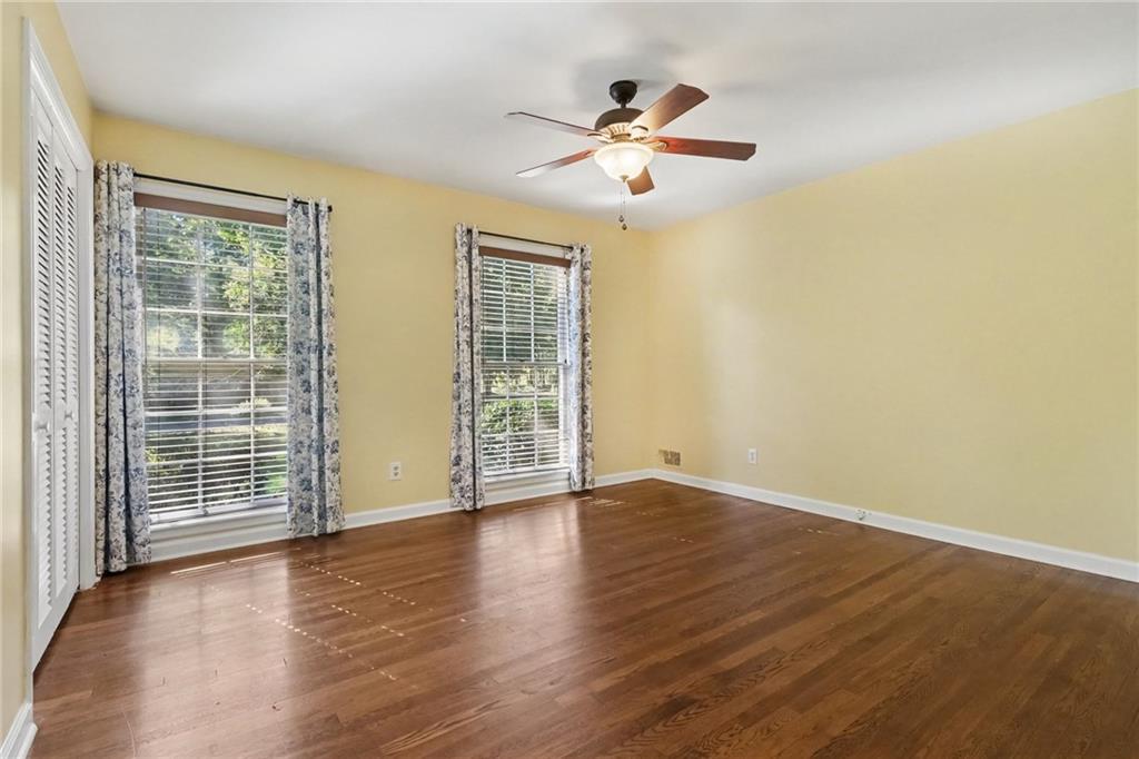 2027 Gainsborough Drive Property Photo 4