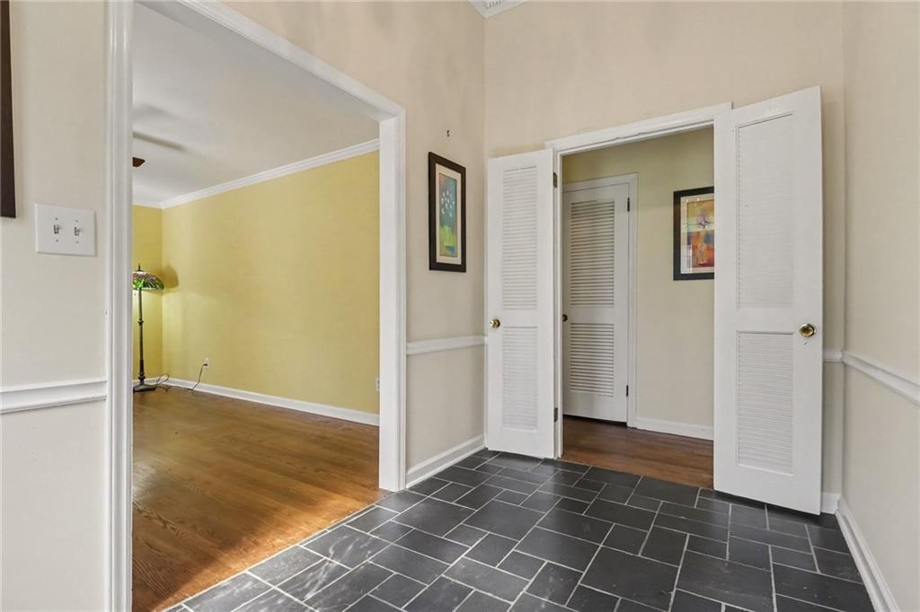 2027 Gainsborough Drive Property Photo 6