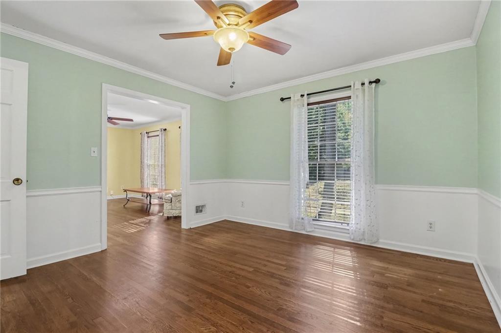 2027 Gainsborough Drive Property Photo 7