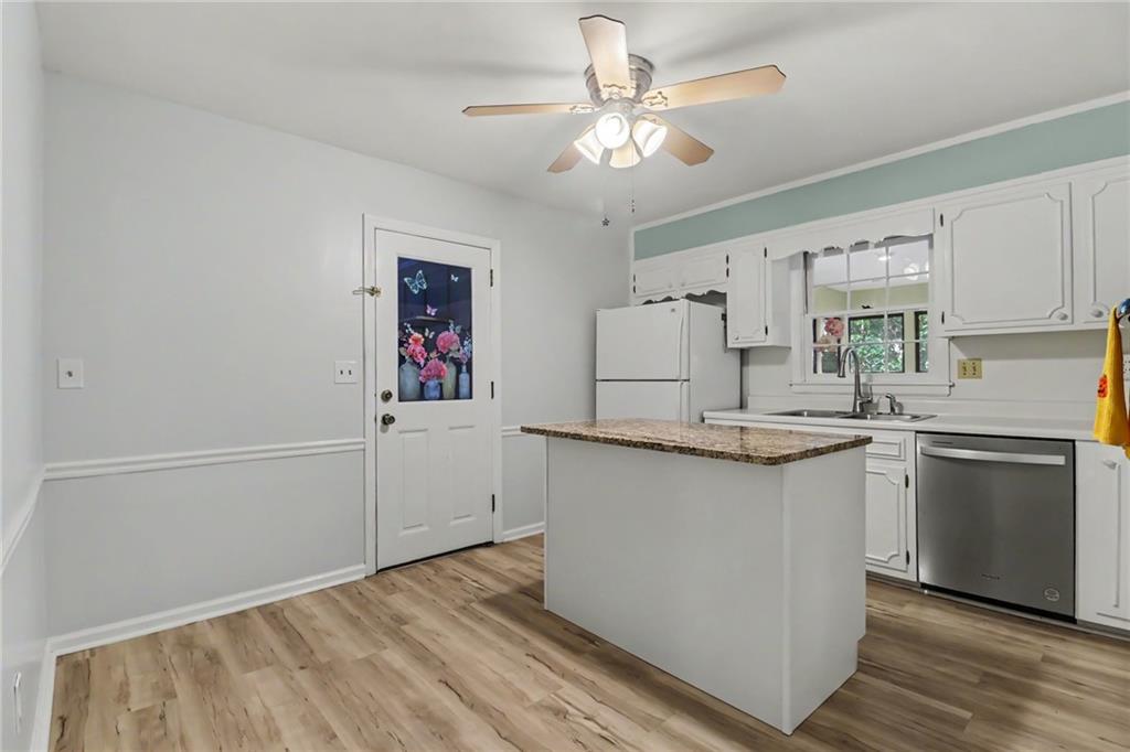 2027 Gainsborough Drive Property Photo 8