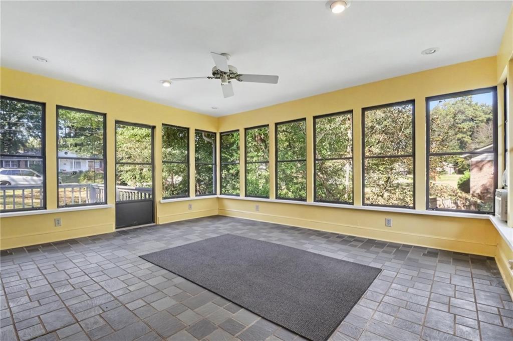 2027 Gainsborough Drive Property Photo 11