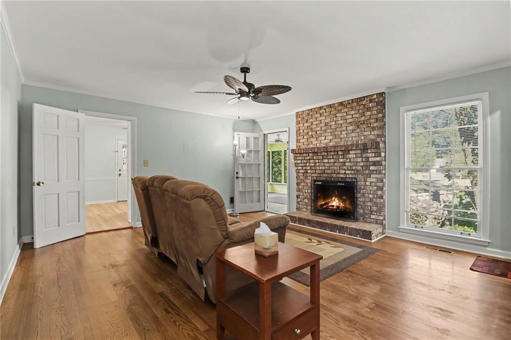 2027 Gainsborough Drive Property Photo 12