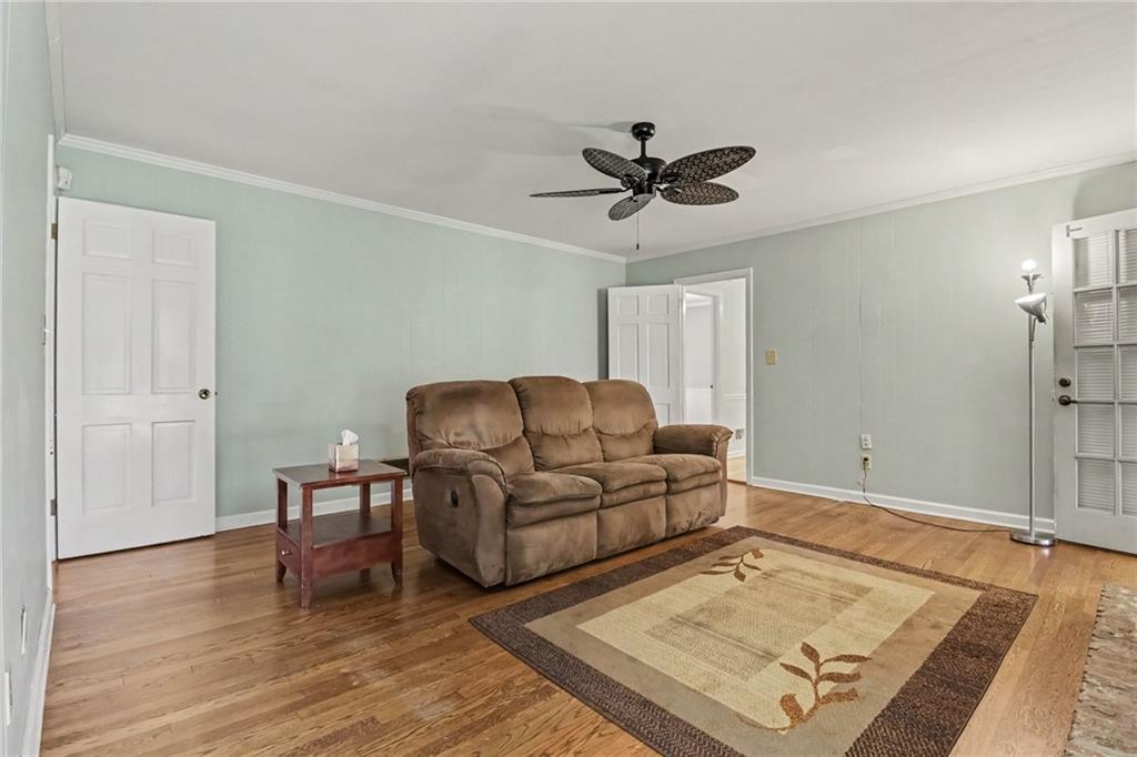 2027 Gainsborough Drive Property Photo 13