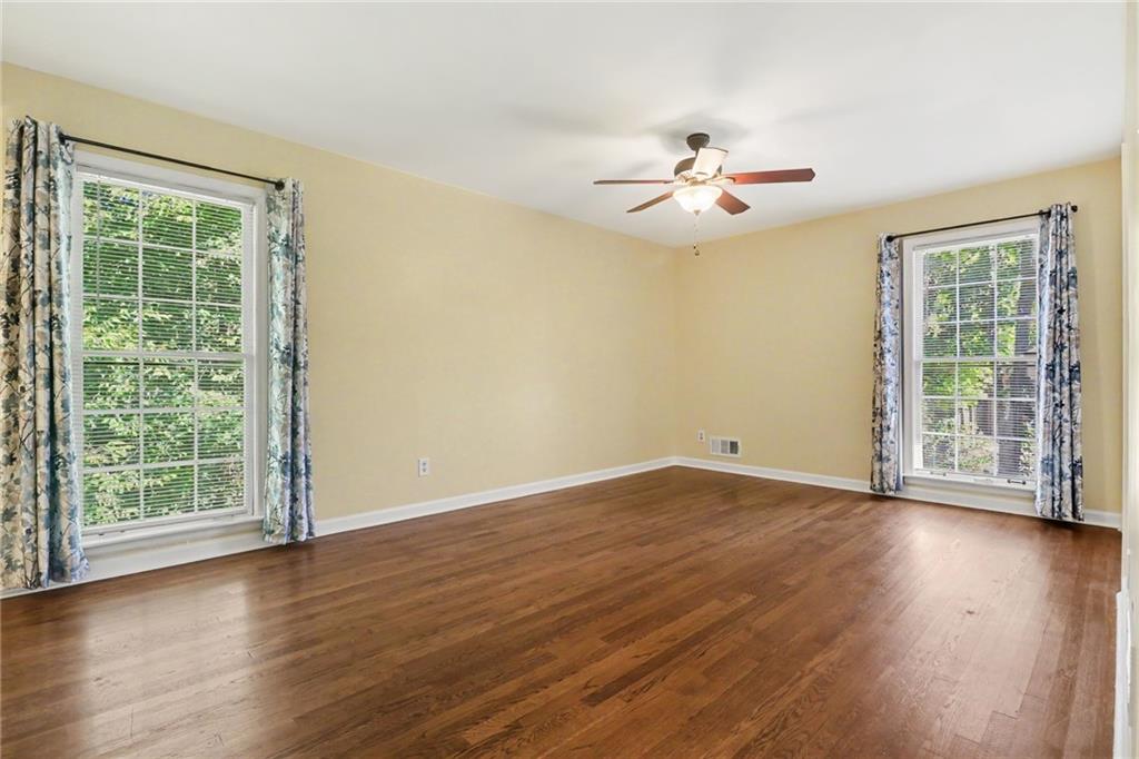 2027 Gainsborough Drive Property Photo 14