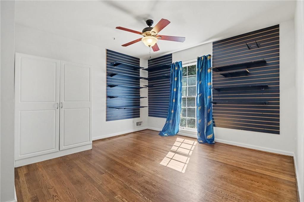 2027 Gainsborough Drive Property Photo 16