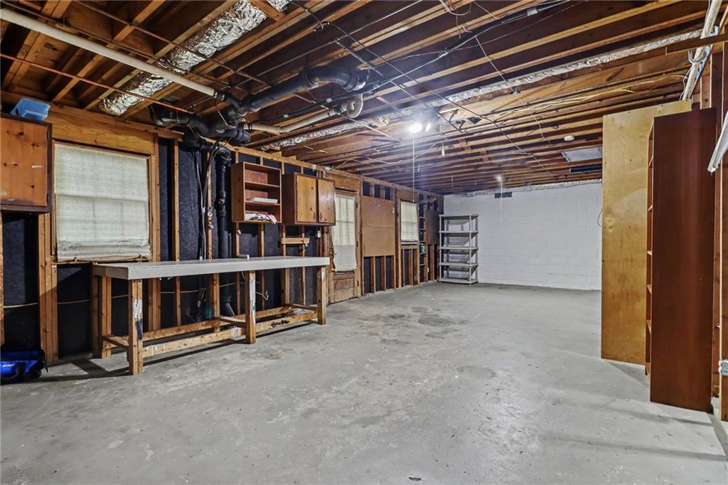 2027 Gainsborough Drive Property Photo 22