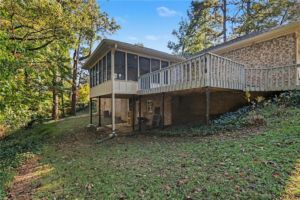 2027 Gainsborough Drive Property Photo 24