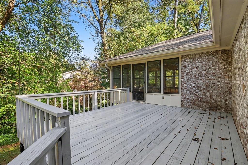 2027 Gainsborough Drive Property Photo 25