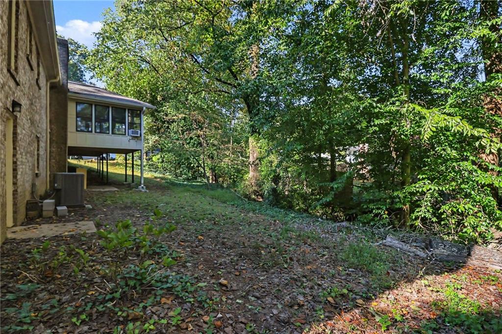 2027 Gainsborough Drive Property Photo 26