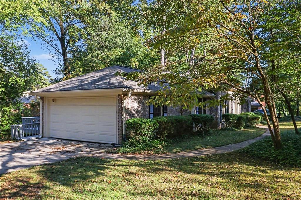 2027 Gainsborough Drive Property Photo 27