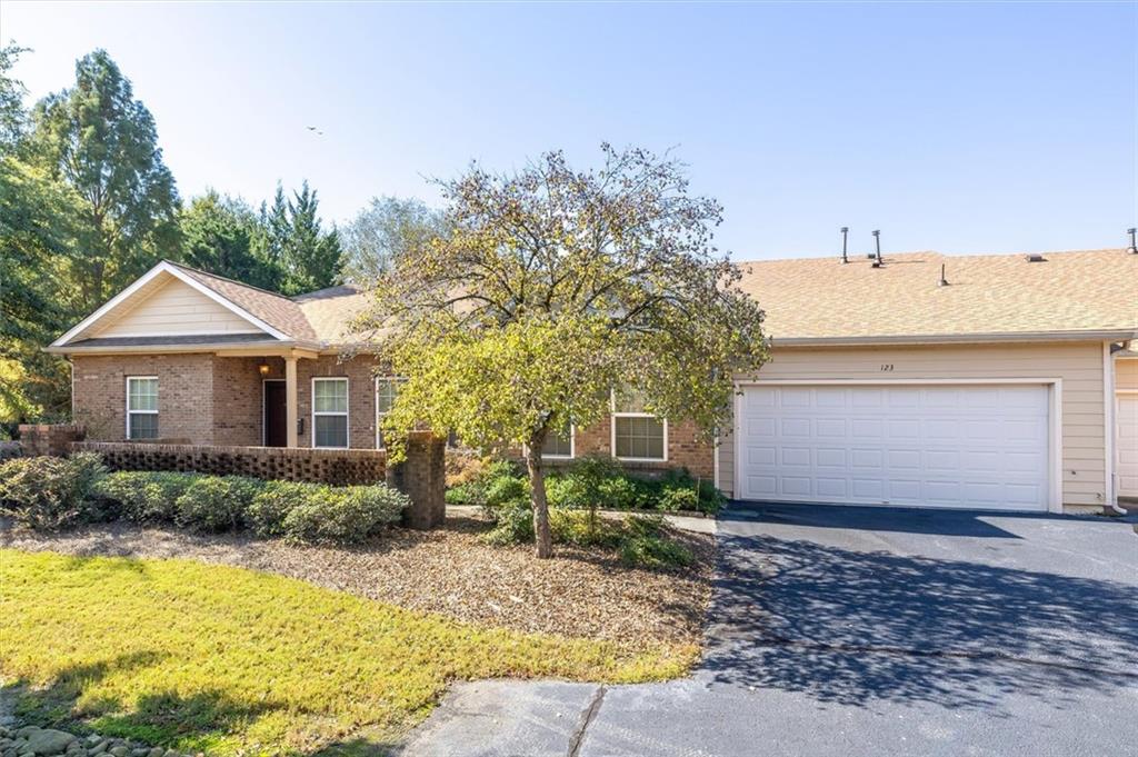 123 Villa Park Circle Property Photo 1