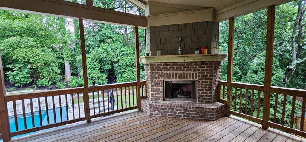 2110 E Roxboro Road E Property Photo 12
