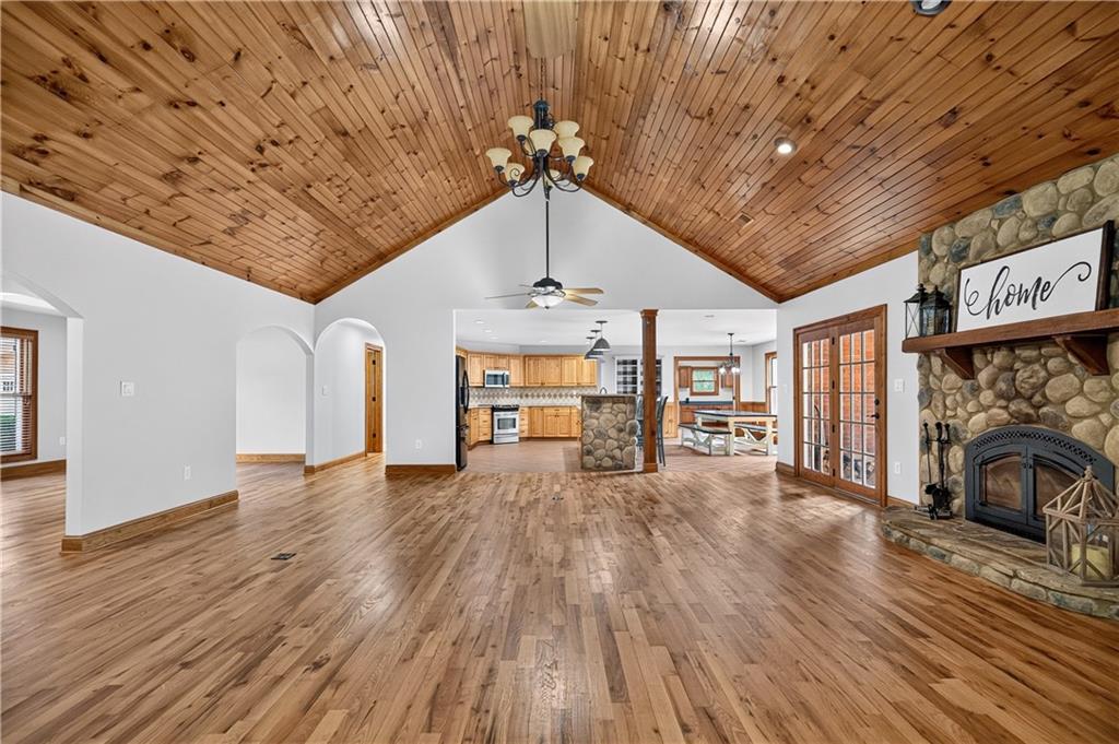 221 Valley Way Property Photo 7
