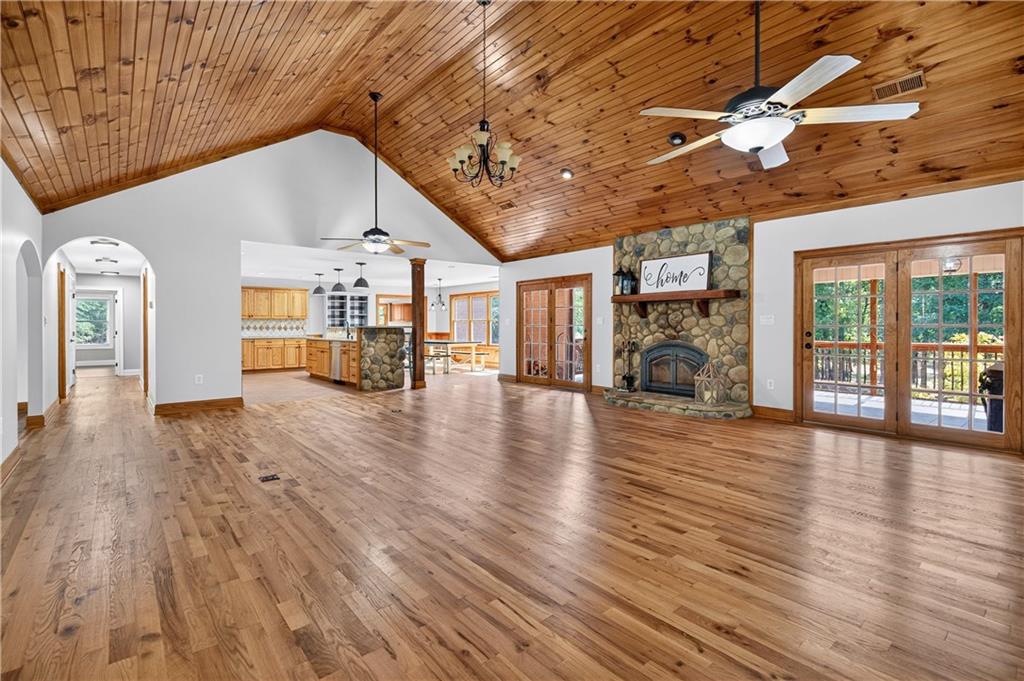 221 Valley Way Property Photo 9
