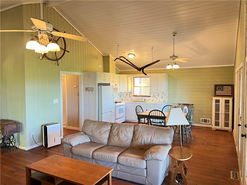 395 Skylark Way Property Photo 27