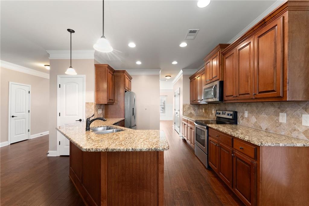 334 Red Cap Circle Property Photo 6