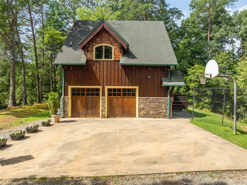 83 Riverview Circle Property Photo 8