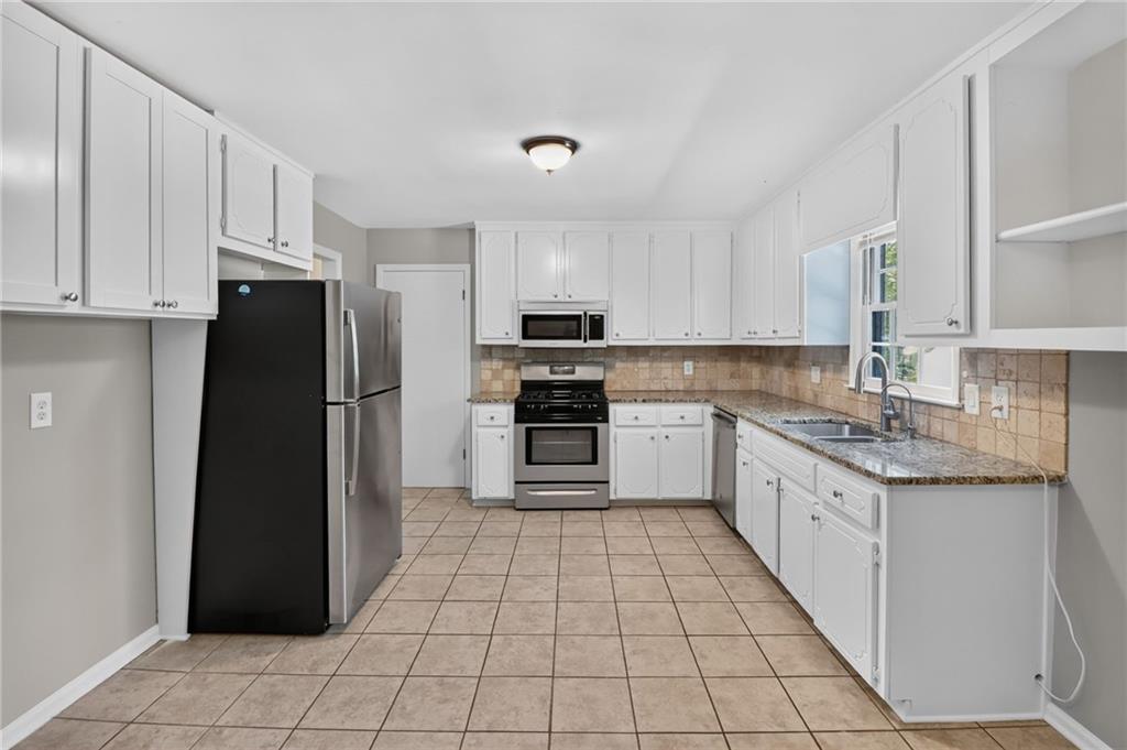 2932 Brett Circle Nw Property Photo 8