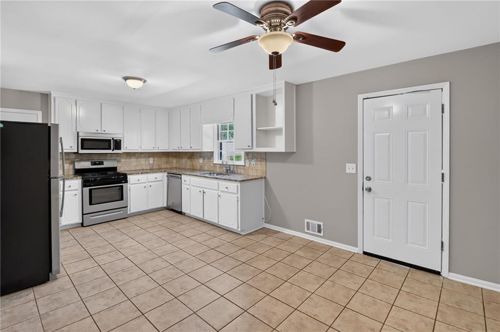 2932 Brett Circle Nw Property Photo 9