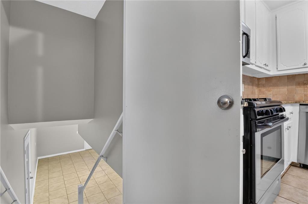2932 Brett Circle Nw Property Photo 10