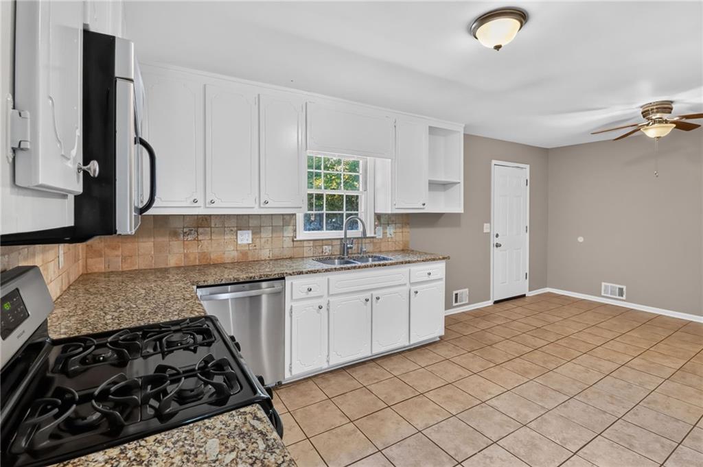 2932 Brett Circle Nw Property Photo 11