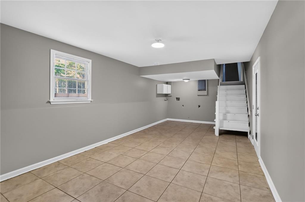 2932 Brett Circle Nw Property Photo 20