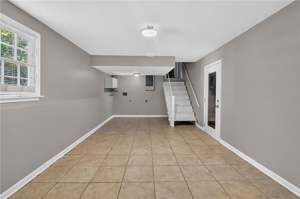 2932 Brett Circle Nw Property Photo 23