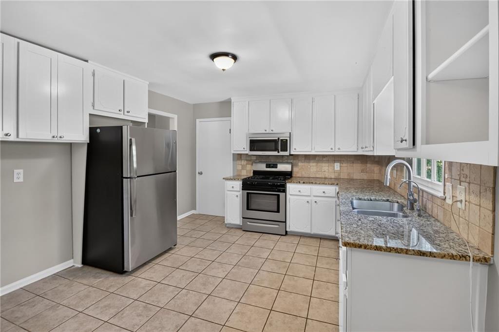 2932 Brett Circle Nw Property Photo 24