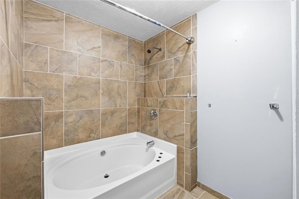 130 The Falls Boulevard Property Photo 19