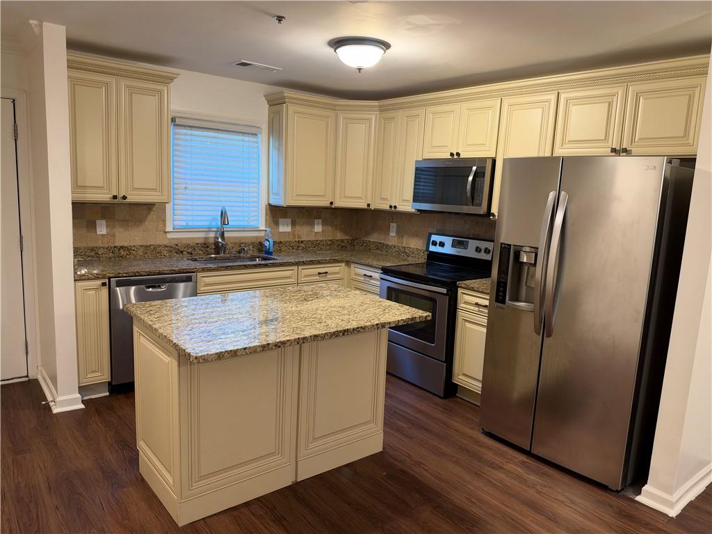 7855698 Property Photo 4
