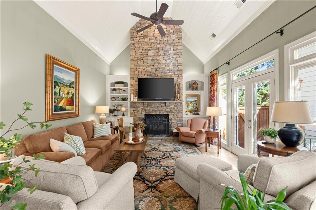 560 Kendemere Pointe Property Photo 4