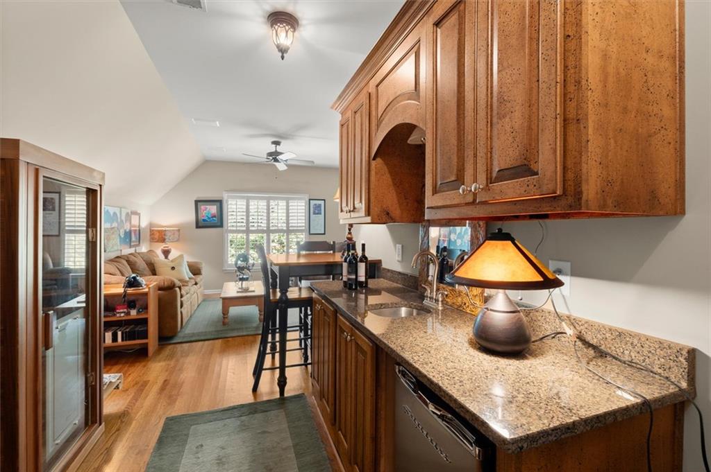 560 Kendemere Pointe Property Photo 27